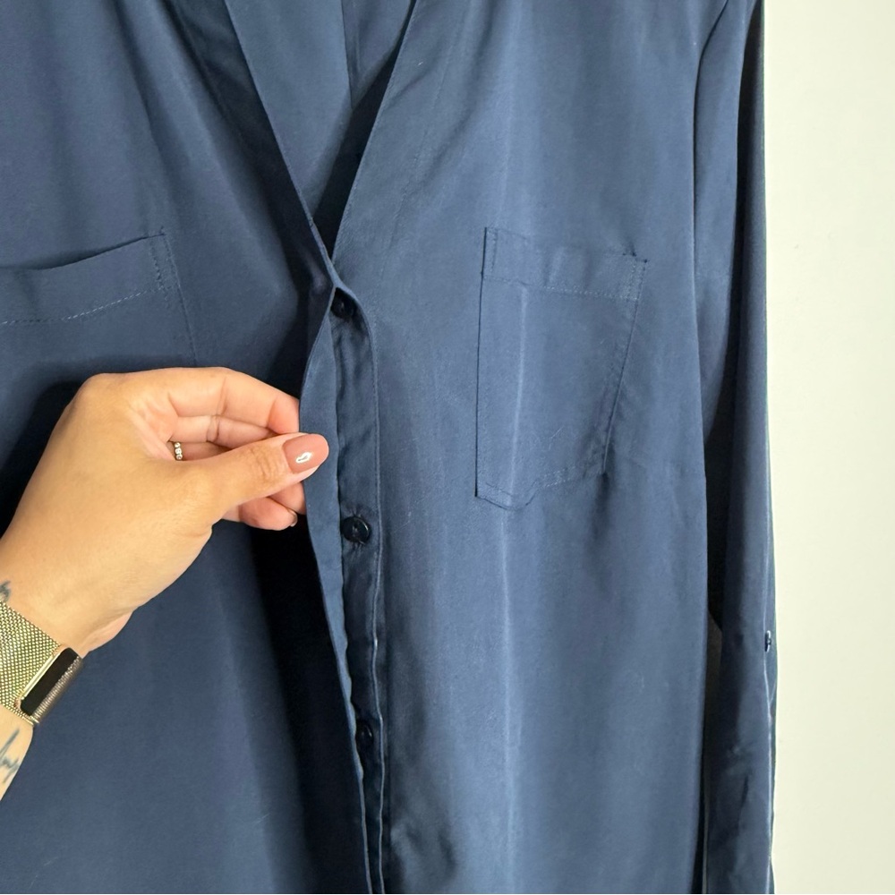 Chico's Silky Soft Relaxed Shirt Pull Tab Sleeves Navy Large Chico's 2 Workwear‎ - Picture 3 of 9